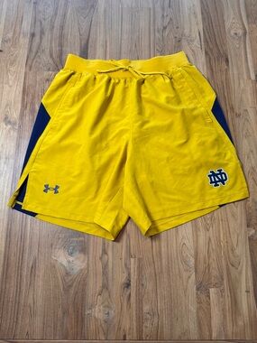 Under Armour Notre Dame Shorts Men’s Medium Gold Athletic Shorts